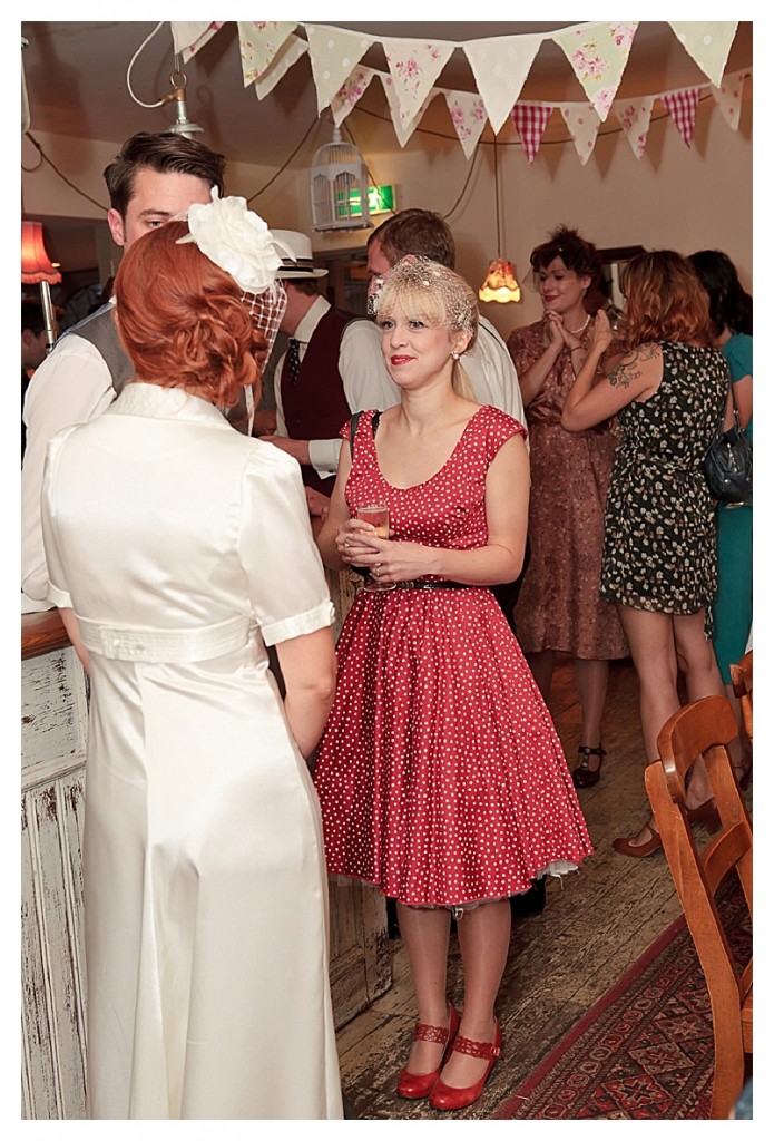 A nostalgic and beautiful 40's inspired wedding... 