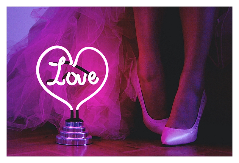 Whilst browsing online I became utterly captivated with a neon wedding 