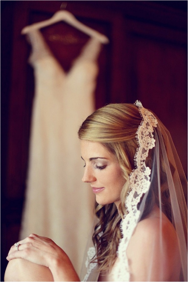 How To Wear A Mantilla Veil On Your Wedding Day
