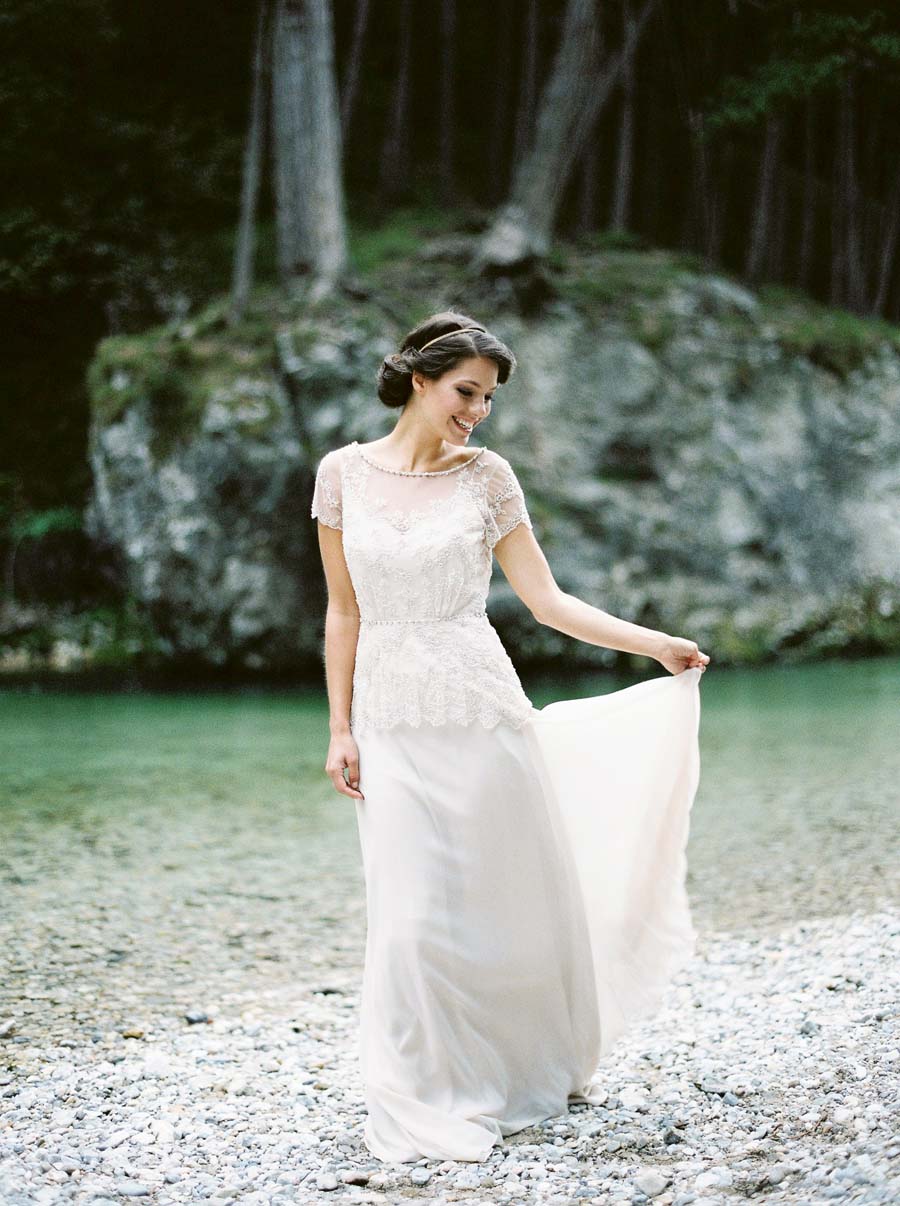 Two Lovely Berries: A Gorgeous Bridal Shoot Inspired by Shakespeare Poem! Two Lovely Berries: A Gorgeous Bridal Shoot Inspired by Shakespeare Poem!