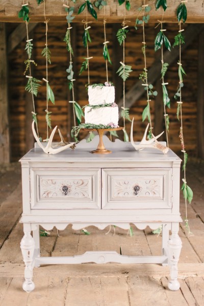 Pantone’s Colour of 2017: Greenery Inspired Wedding Ideas Ruffled – photo by Briana Arlene Photography http://ruffledblog.com/airy-romantic-wedding-inspiration Pantone's Colour of 2017: Greenery Inspired Wedding Ideas Ruffled - photo by Briana Arlene Photography http://ruffledblog.com/airy-romantic-wedding-inspiration