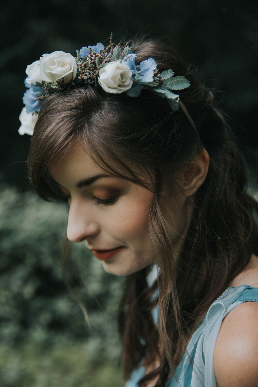 A Winter Themed Alice in Wonderland Bridal Shoot With Pale Blue & Deep Red A Winter Themed Alice in Wonderland Bridal Shoot With Pale Blue & Deep Red