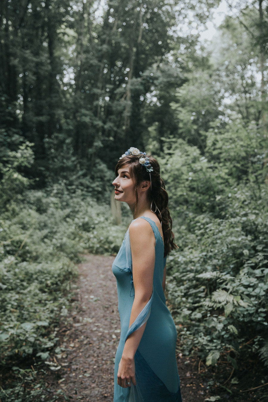 A Winter Themed Alice in Wonderland Bridal Shoot With Pale Blue & Deep Red A Winter Themed Alice in Wonderland Bridal Shoot With Pale Blue & Deep Red