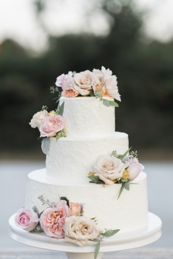 How To Use Pretty Petals in your Spring Wedding How To Use Pretty Petals in your Spring Wedding