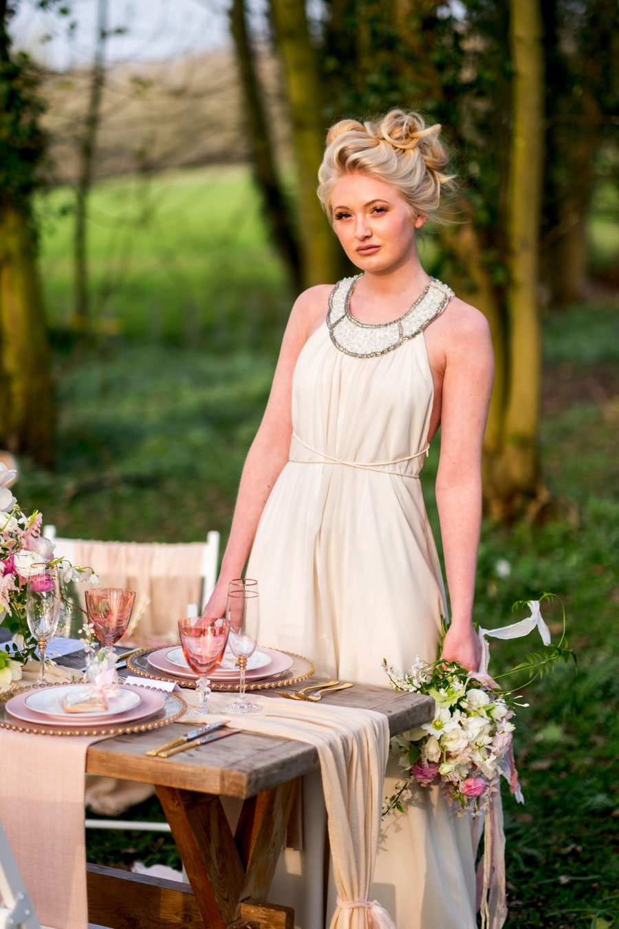 A Modern, Luxe, Woodland Shoot Featuring Geometric Elements, Metallic Touches And Lush Florals0037 A Modern, Luxe, Woodland Shoot Featuring Geometric Elements, Metallic Touches And Lush Florals0037